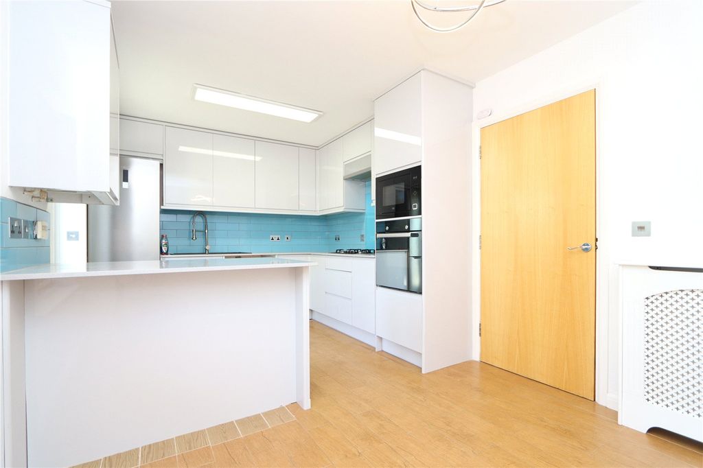 Property photo 2 of 17 Picture No. 09