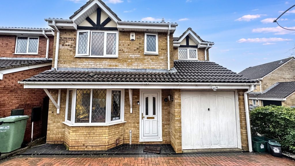 Property photo 2 of 15 Well-Presented Two-Storey Semi-Detached House With...