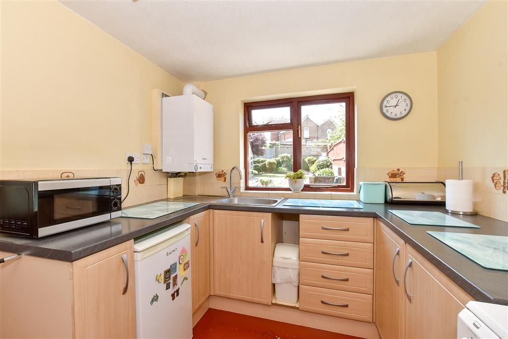 Property photo 3 of 11 Kitchen