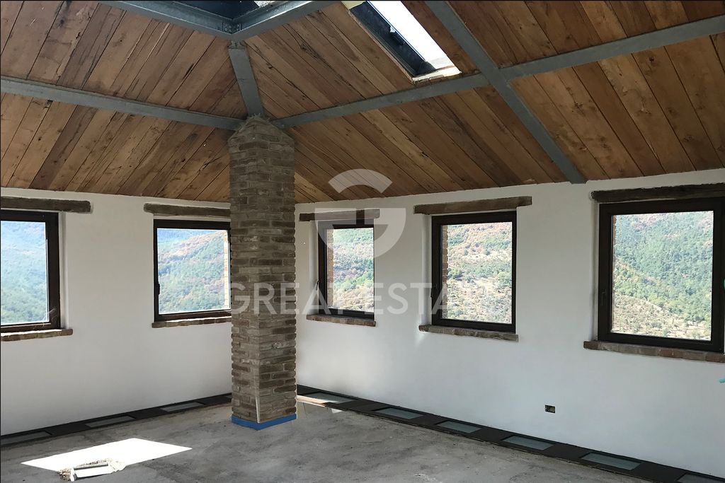 Property photo 2 of 17 Interiors