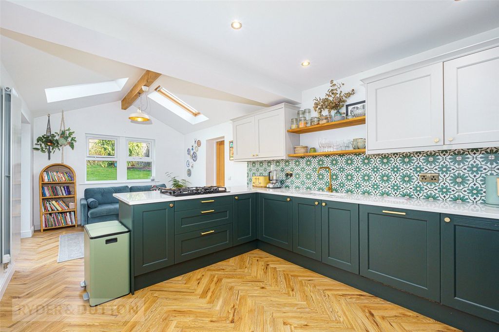 Property photo 3 of 27 Dining Kitchen