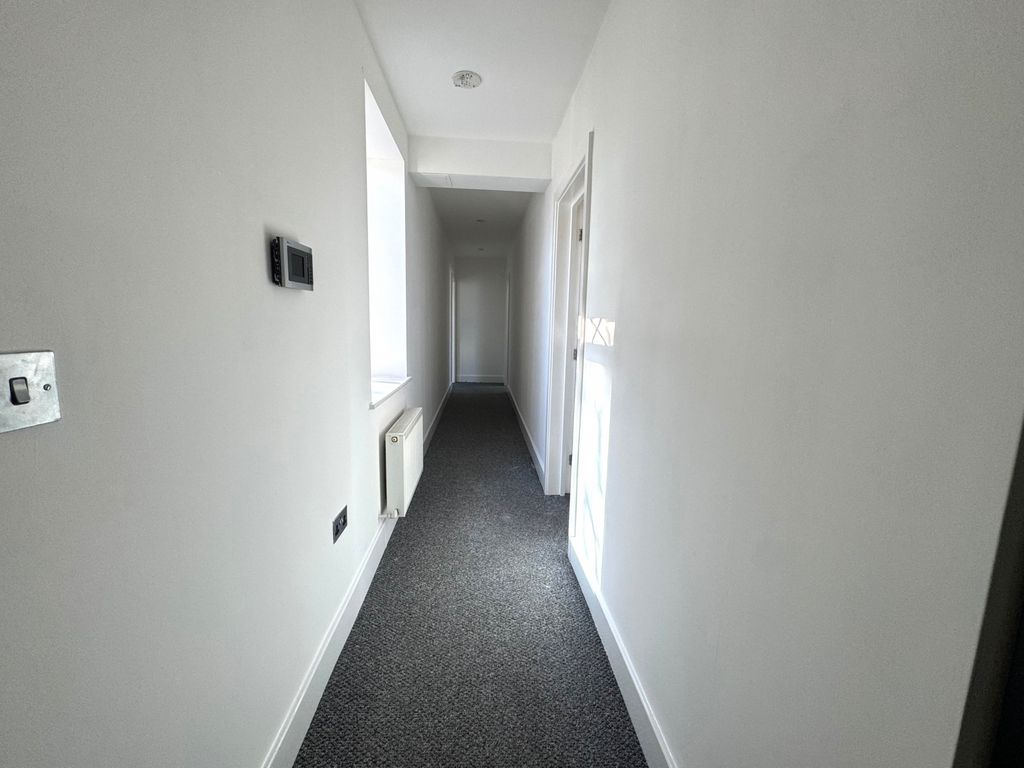 Property photo 3 of 8 Gallery