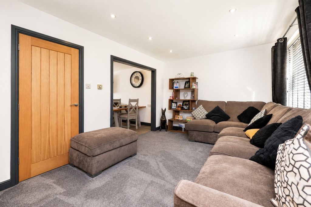 Property photo 3 of 12 4524802