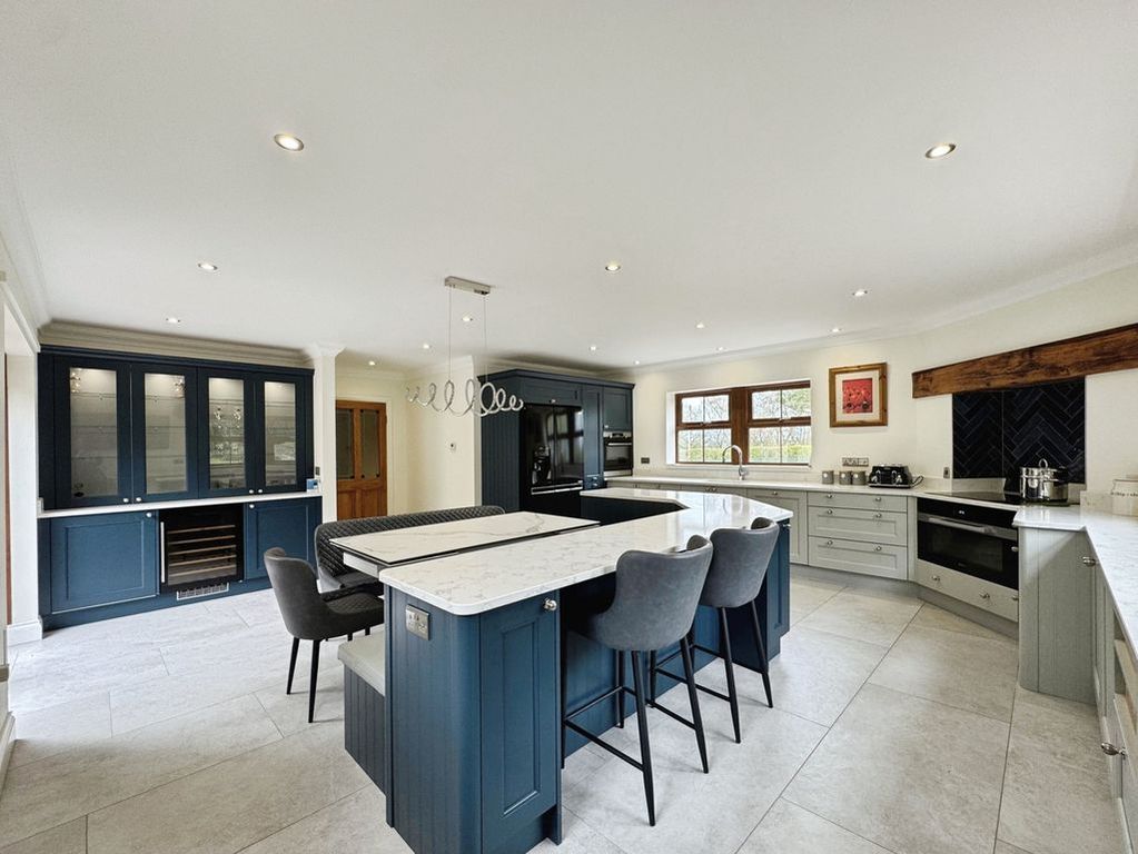 Property photo 2 of 35 Photo 21