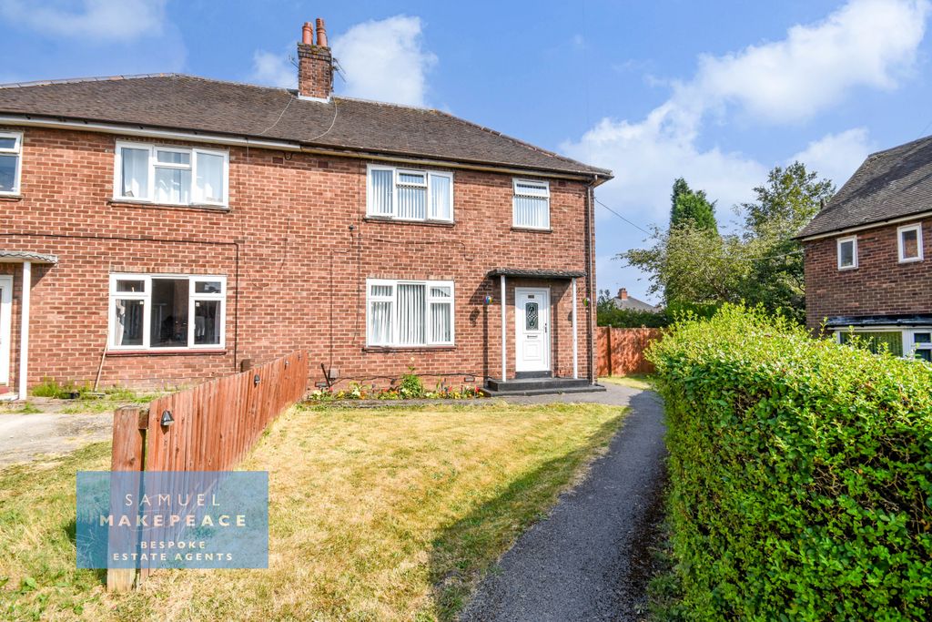 Property photo 1 of 18 Three Bedroom Semi Detached House With Enormous Garden!