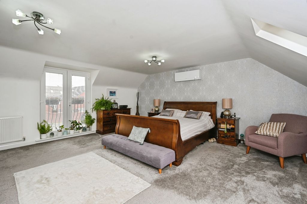 Property photo 3 of 39 Pbox-Img.Jpg