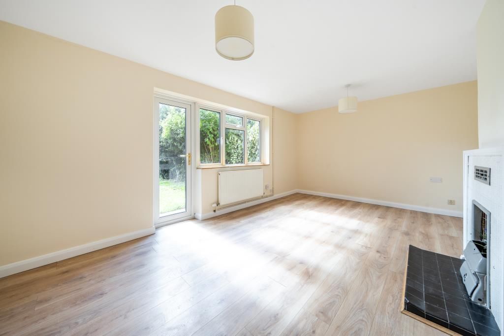 Property photo 2 of 11 Living Room
