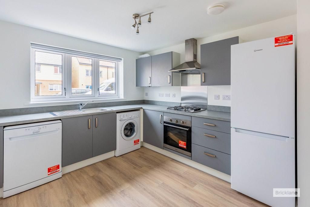 Property photo 3 of 11 Kitchen