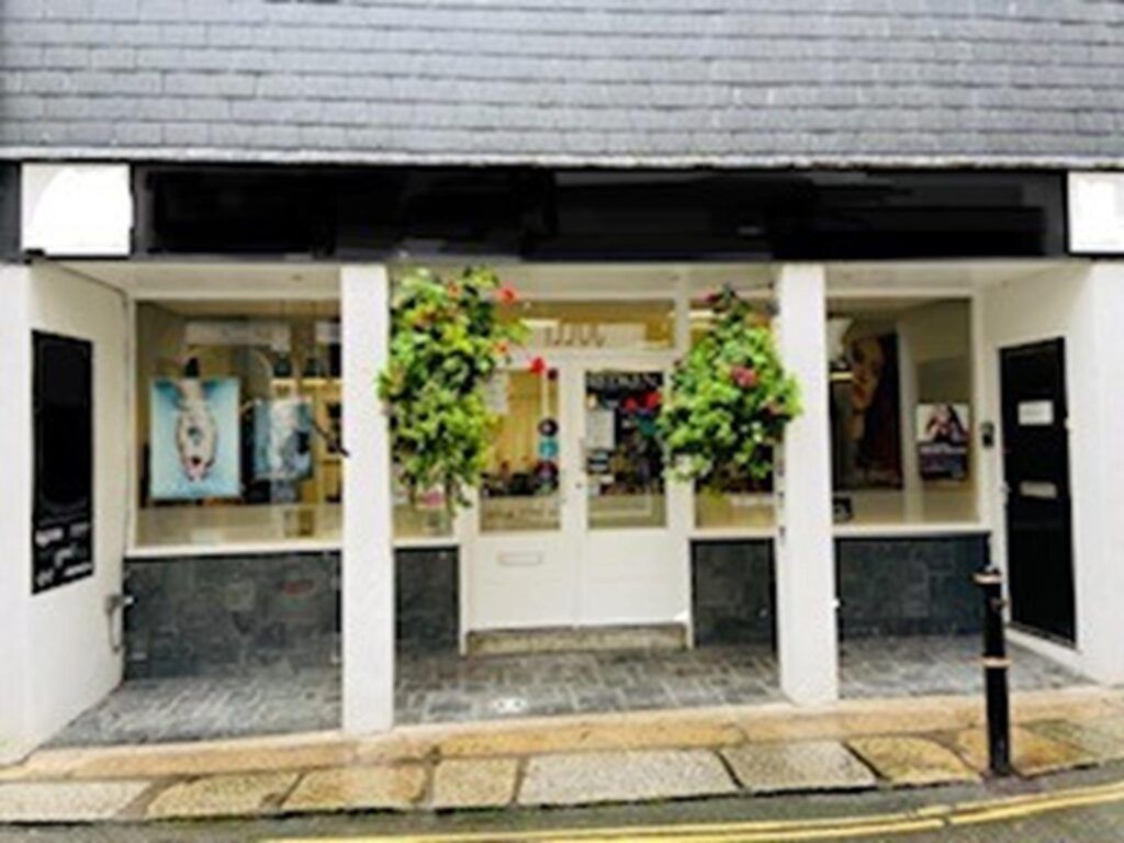 Property photo 1 of 11