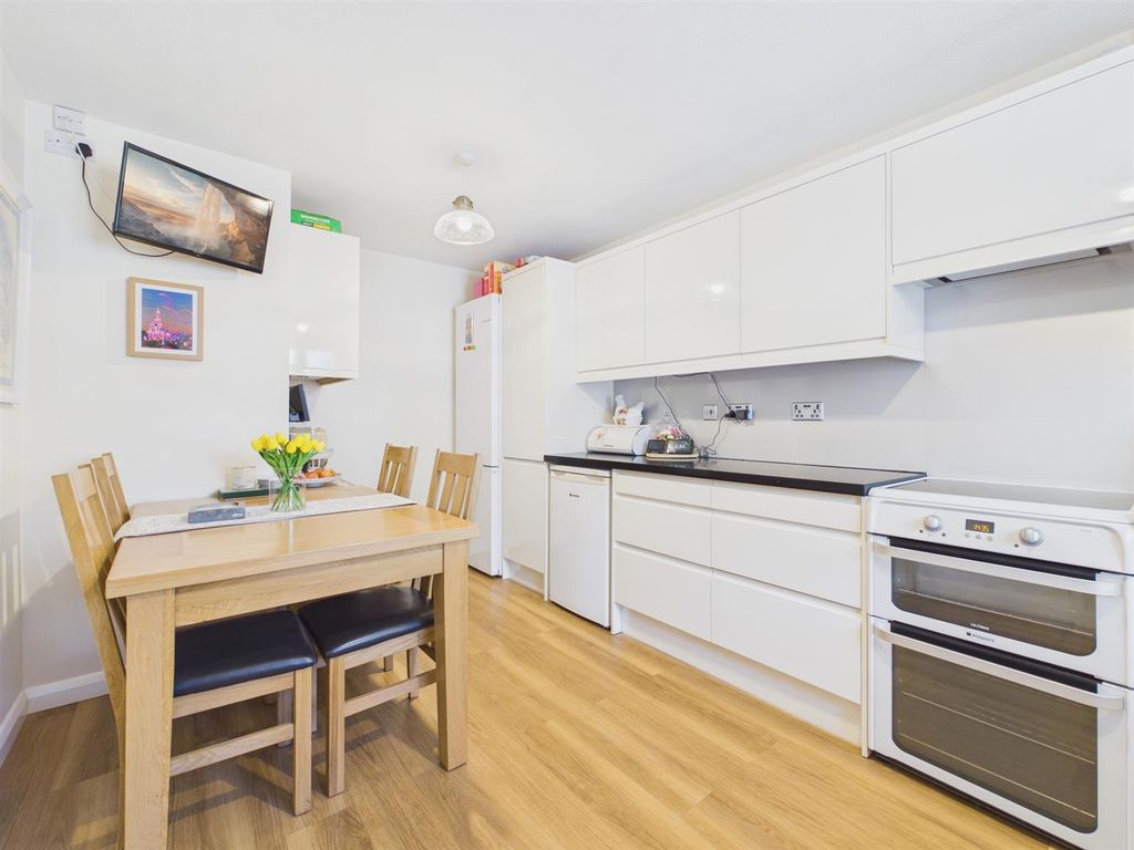 Property photo 3 of 12 K/D