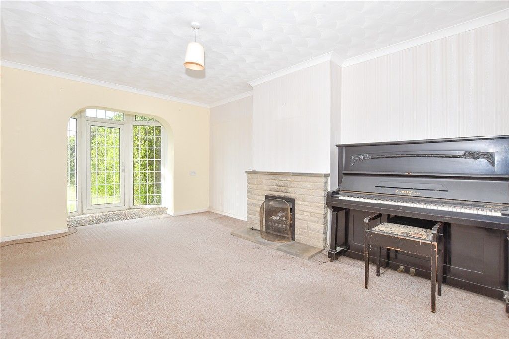 Property photo 3 of 14 Lounge