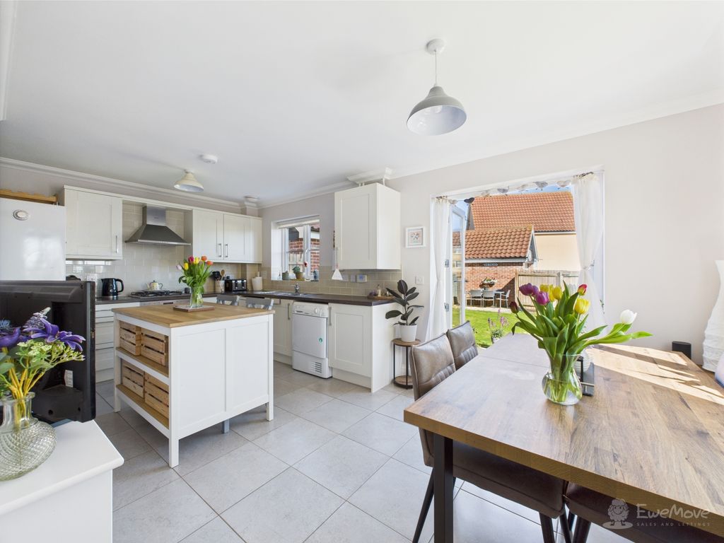 Property photo 2 of 25 Kitchen- Mark Stephens Ewemove Newmarket And Soham