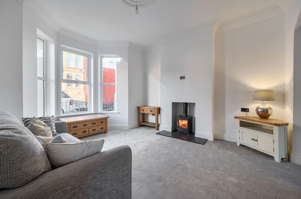 Property photo 2 of 21 2 - 1380683-2-6920d1F...