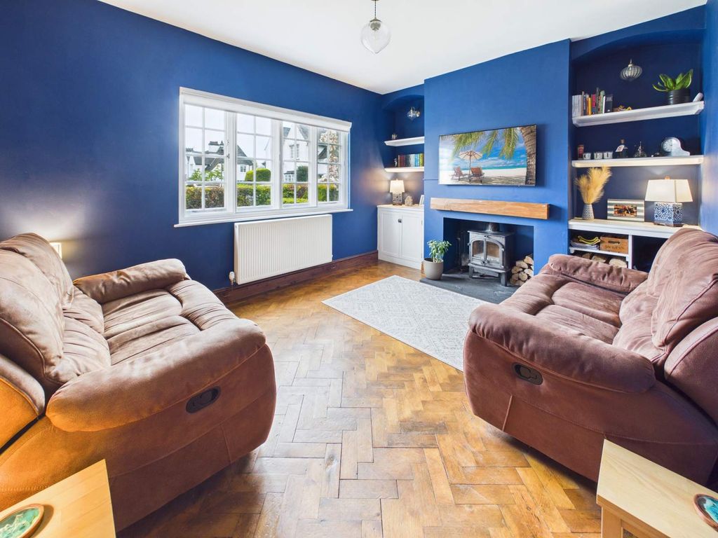 Property photo 2 of 17 Living Room