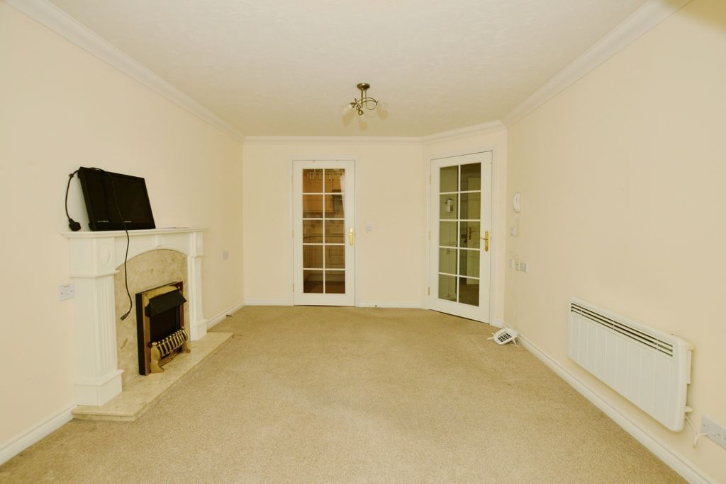 Property photo 2 of 17 Living Room