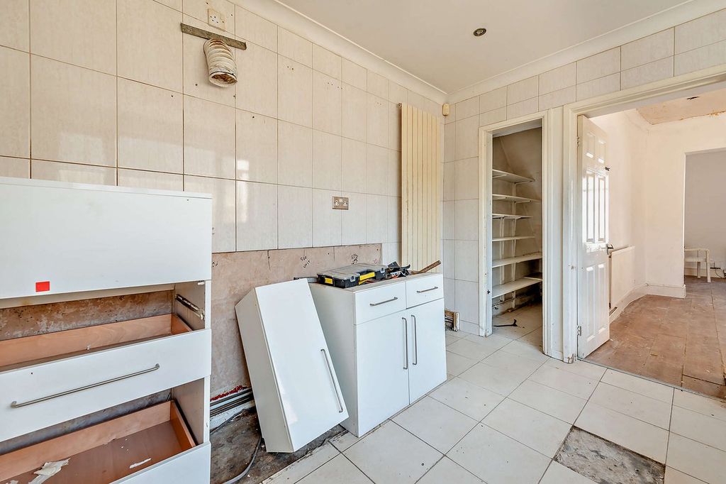 Property photo 3 of 24