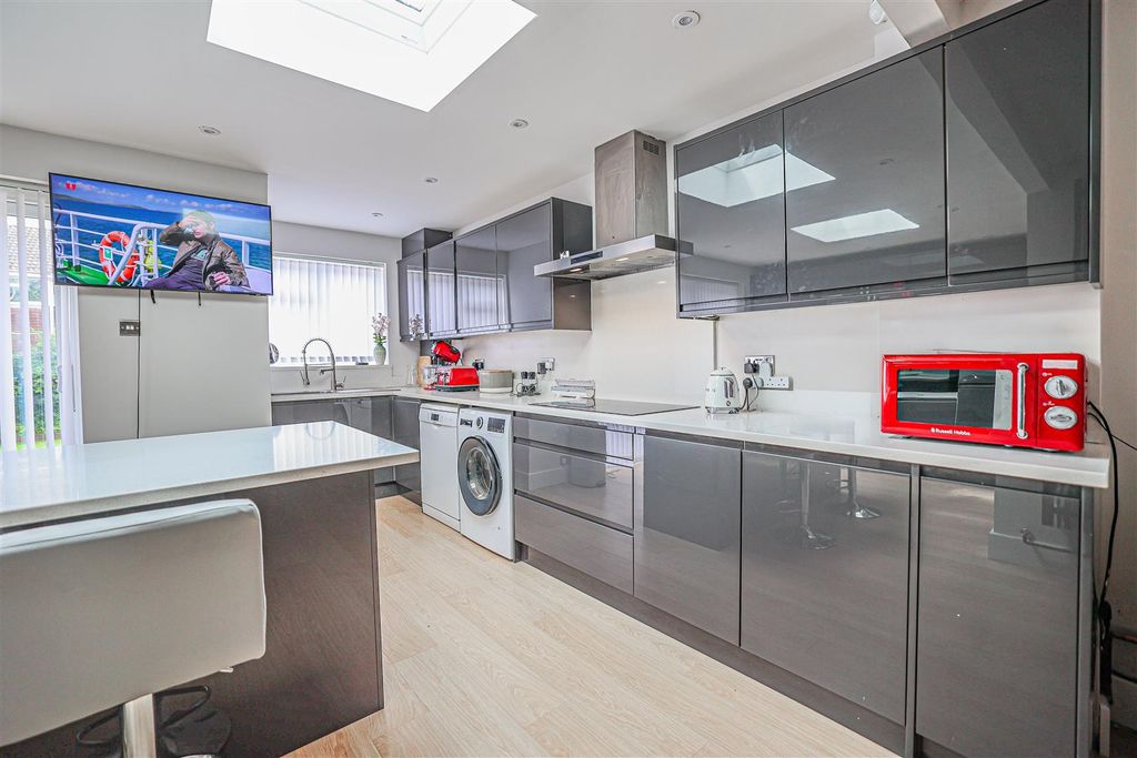 Property photo 2 of 26 980A9903-1.Png