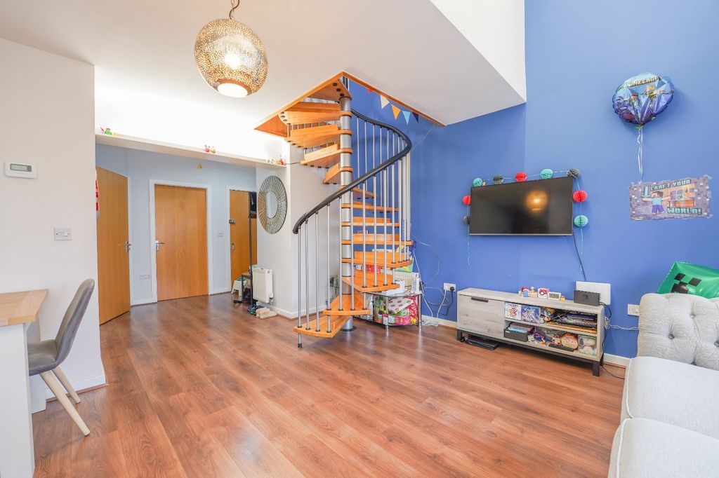 Property photo 3 of 22 Picture No. 11