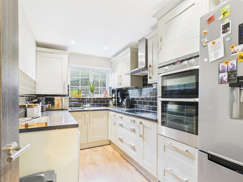 Property photo 3 of 15 Kitchen .Jpg