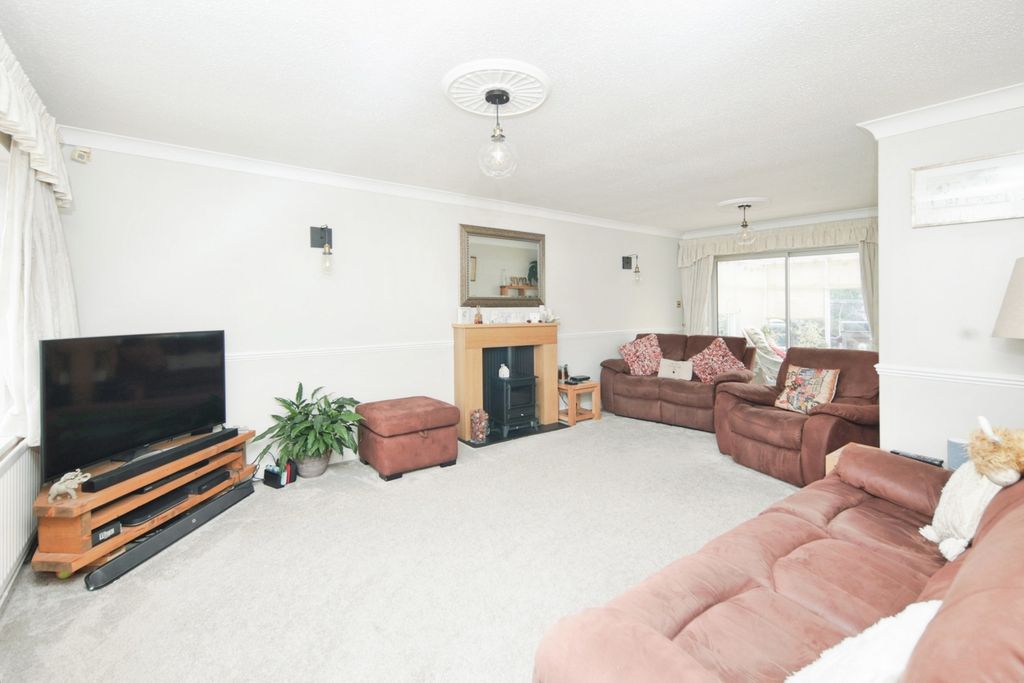 Property photo 2 of 17 Photo