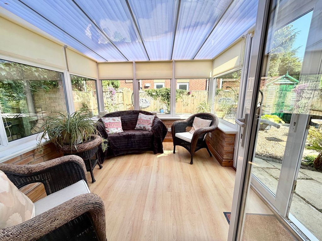 Property photo 3 of 26 Conservatory