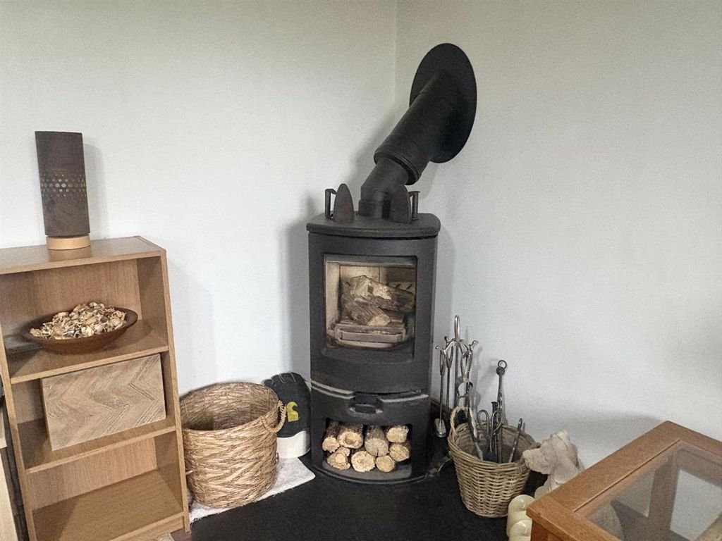 Property photo 3 of 31 Woodburner