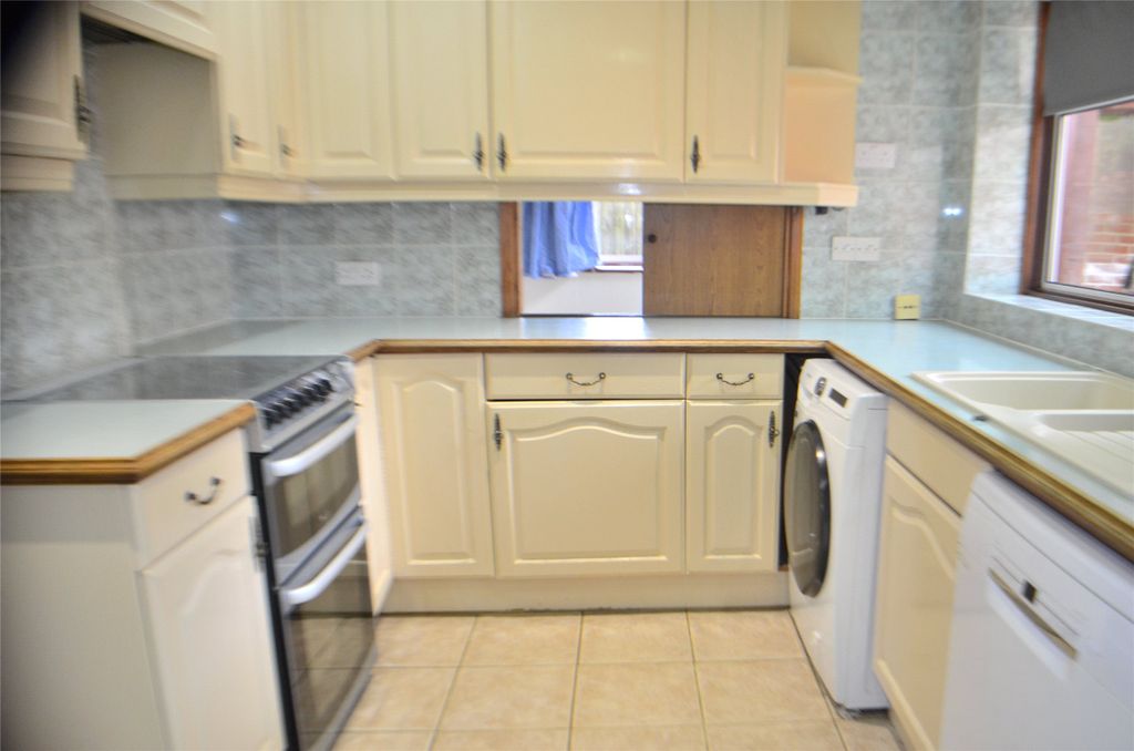 Property photo 2 of 13 Picture No. 12