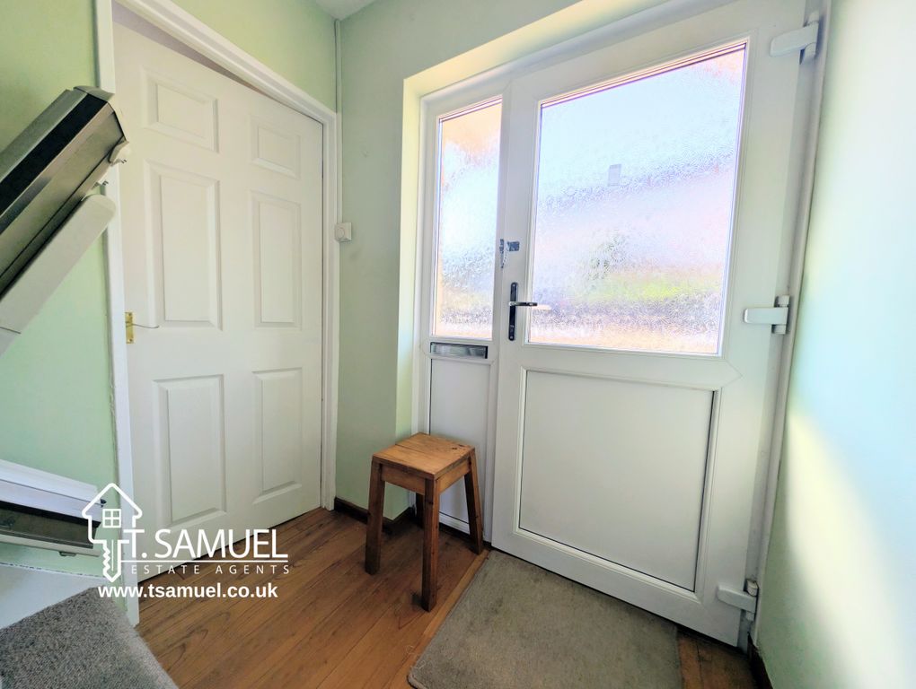 Property photo 2 of 30 Entrance Porch