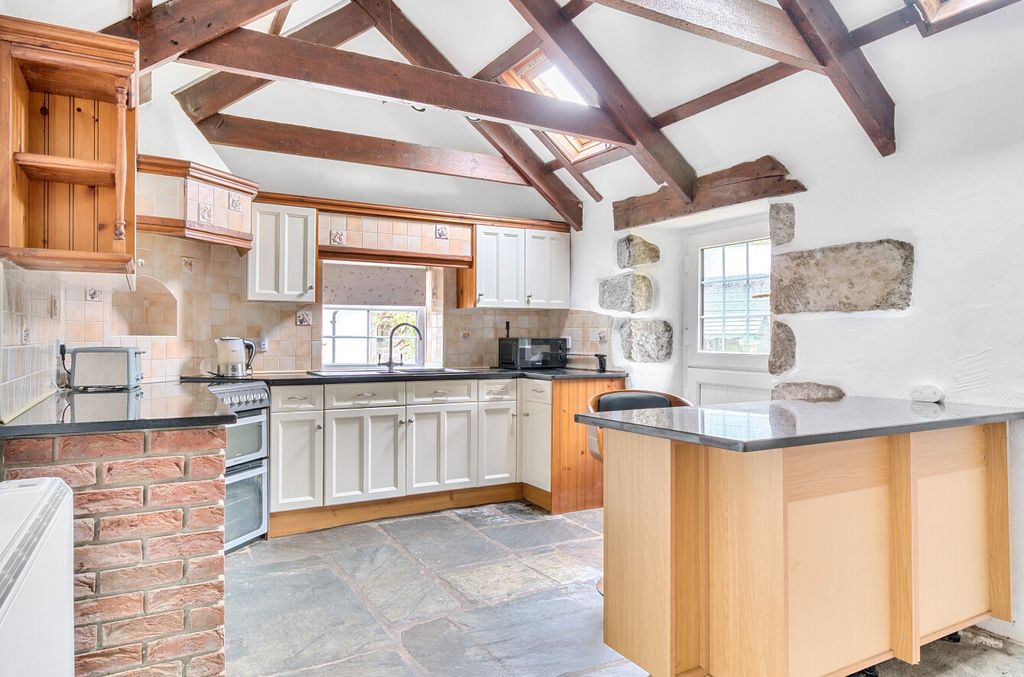 Property photo 3 of 26 1332351-16-6890Eb...
