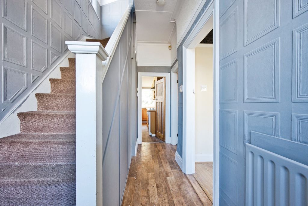 Property photo 3 of 19 Entrance Hallway