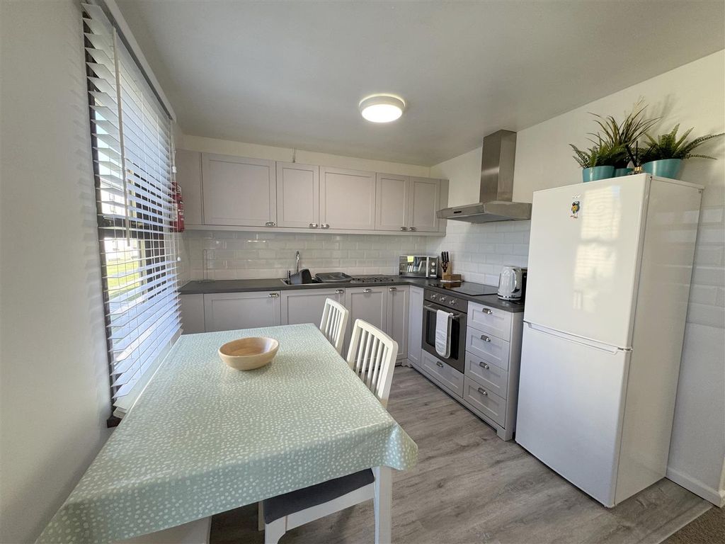 Property photo 3 of 20 Kitchen