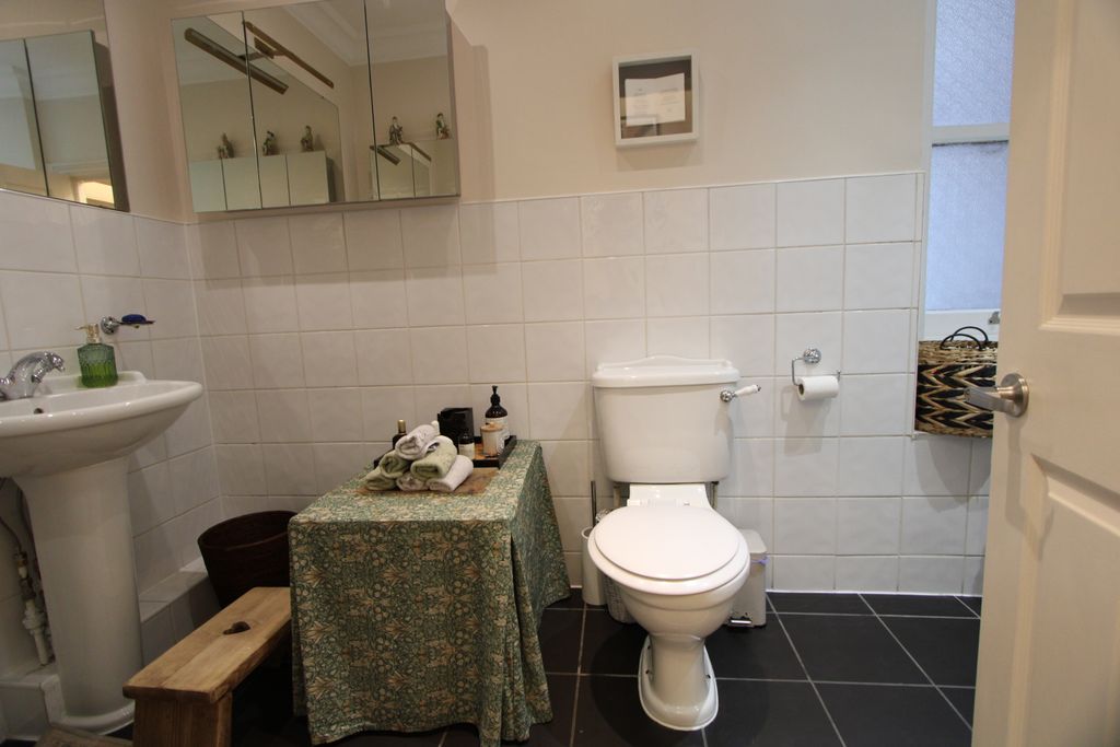 Property photo 3 of 5