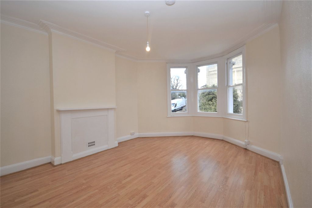 Property photo 3 of 11 Living Room