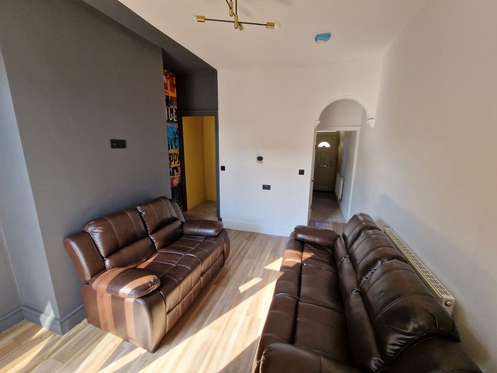 Property photo 3 of 8