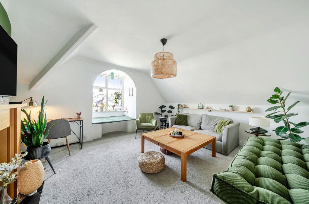Property photo 2 of 14 1488037-14-6A501c...