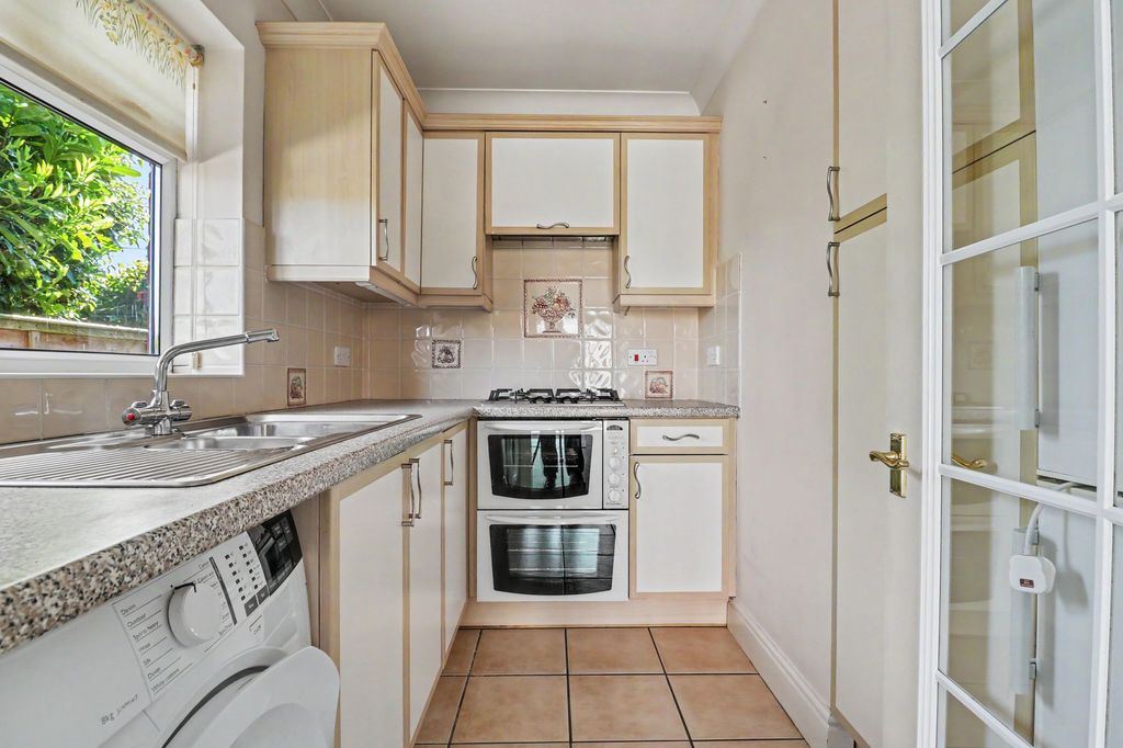 Property photo 2 of 11