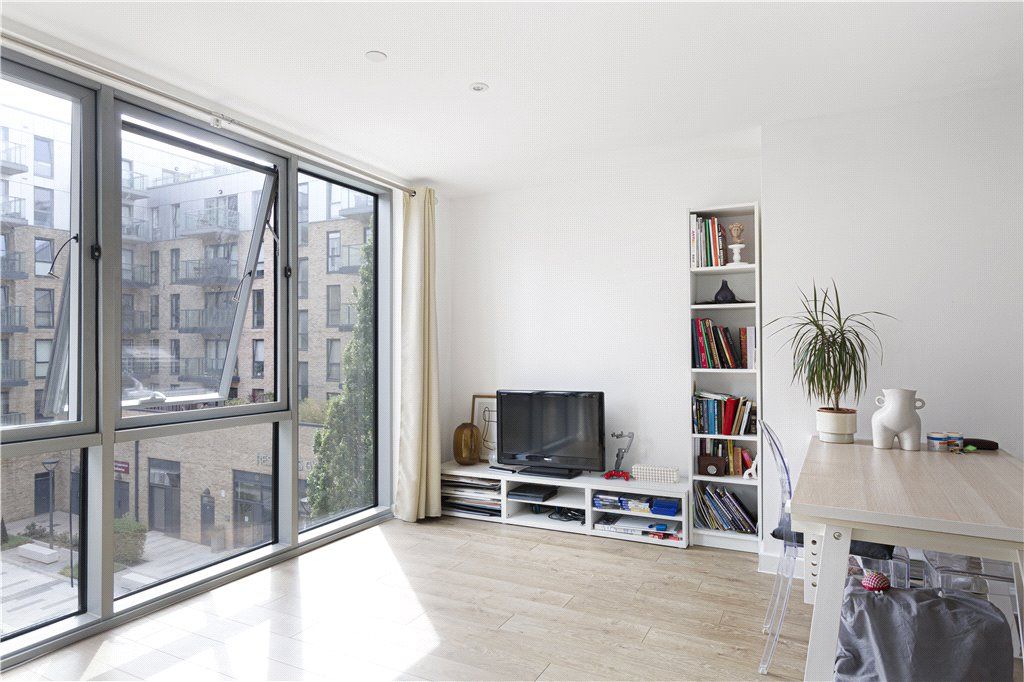 Property photo 3 of 15 Living Room