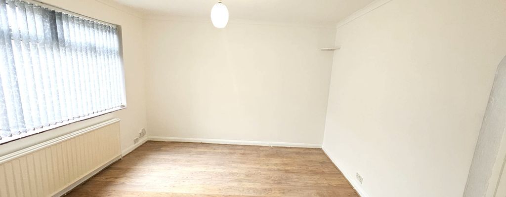 Property photo 3 of 11 Livingroom.