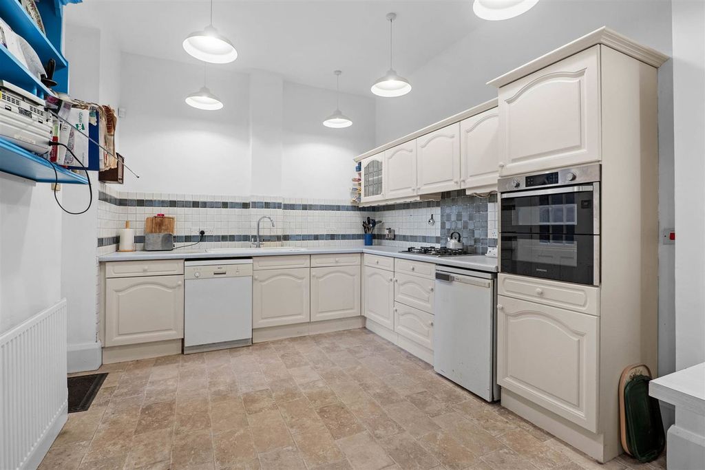 Property photo 3 of 24