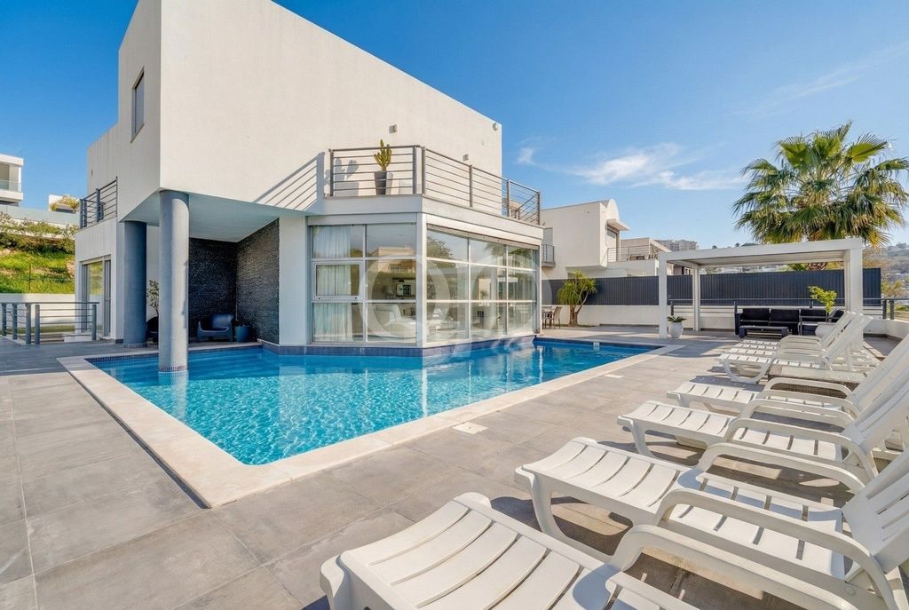 Property photo 1 of 24 Elegant Villa Steps From Albufeira Marina, Algarve