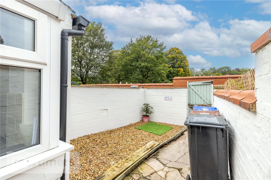 Property photo 3 of 17 Yard