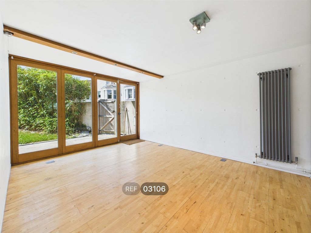 Property photo 3 of 10 Living Room