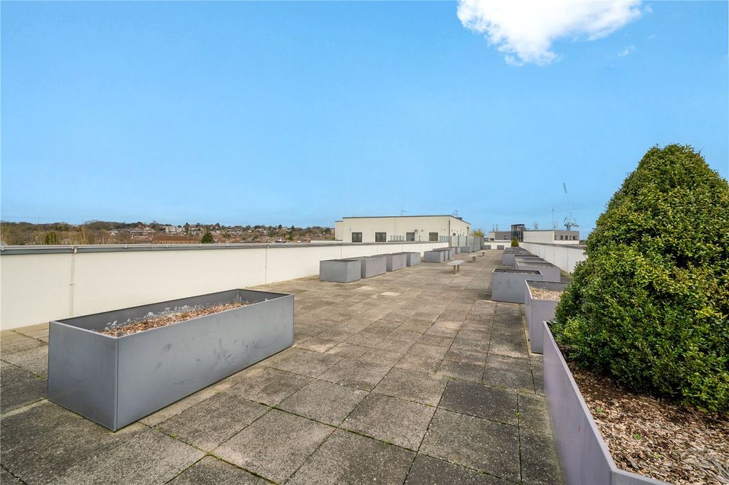 Property photo 2 of 16 Roof Terrace