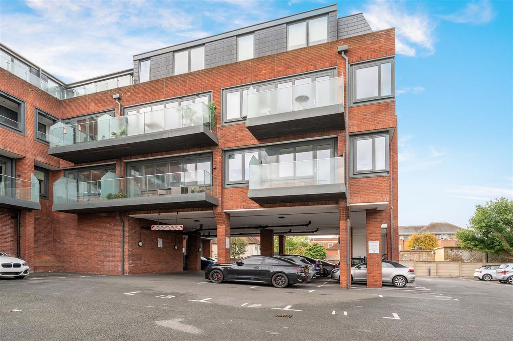 Property photo 1 of 14 Rosebery House,  (13).Jpg