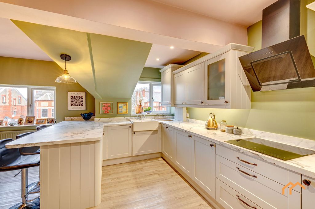 Property photo 3 of 35