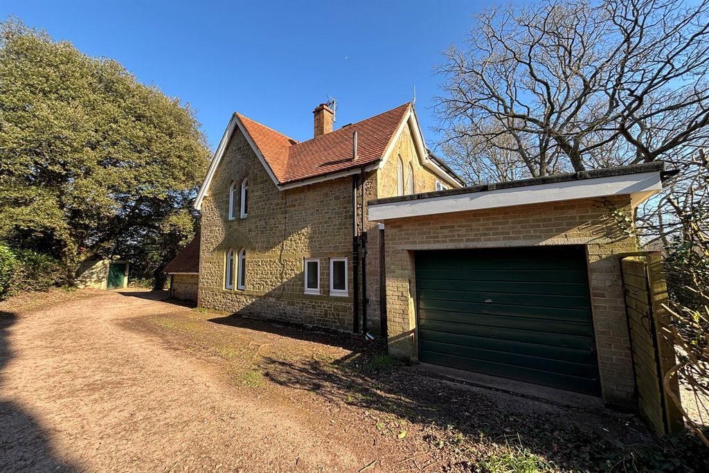 Property photo 1 of 12 (Main)