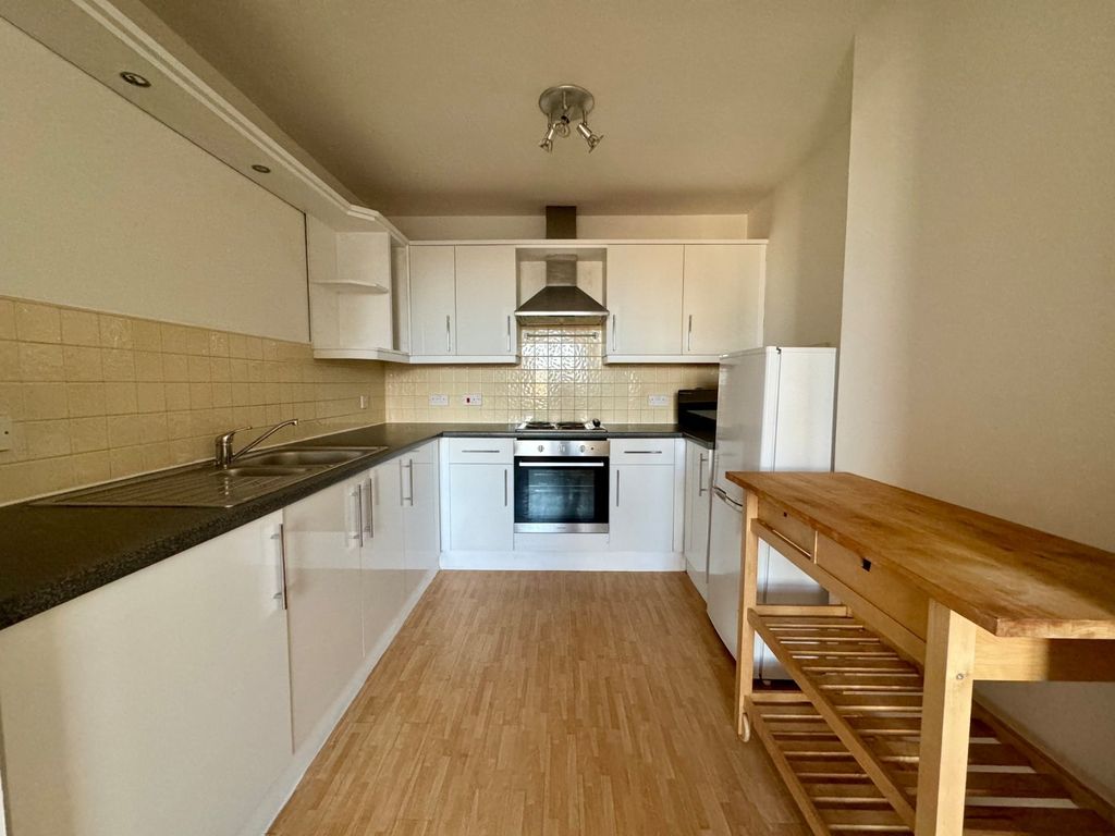 Property photo 3 of 7 Kitchen