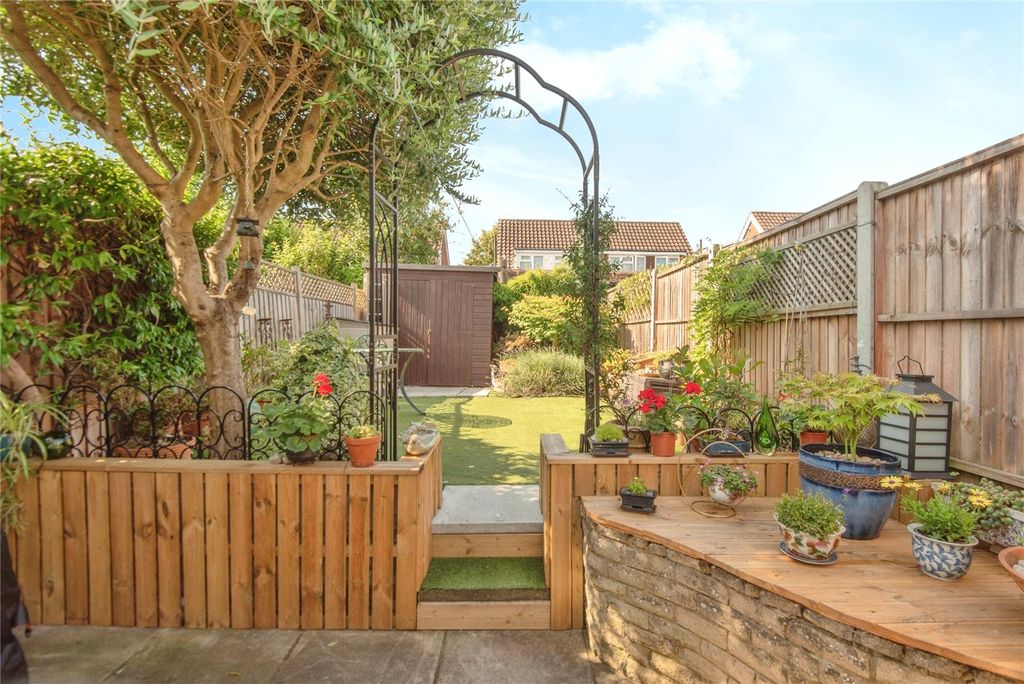 Property photo 3 of 12 Garden