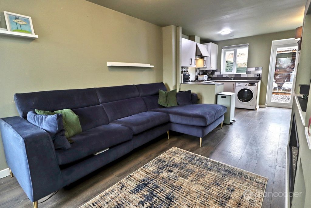 Property photo 2 of 20 4837634