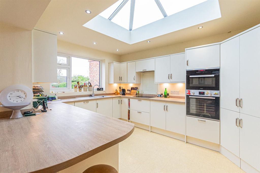 Property photo 3 of 15 Dining Kitchen